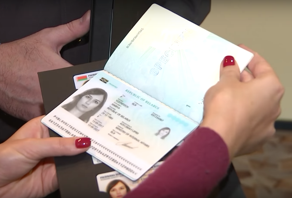 При смене фамилии шенген остался в старом паспорте